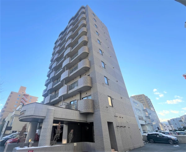北海道札幌市中央区北六条西13丁目1-6 建物